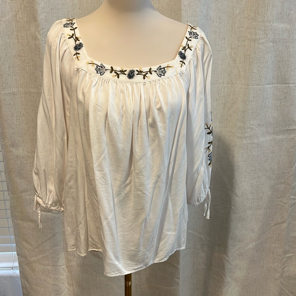 LC Lauren Conrad embroidered peasant top